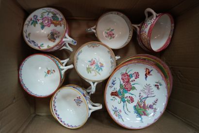 null MINTON ensemble de tasses à thé en porcelaine à décor dans le goût de la Chine,...