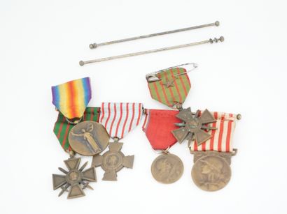  Lot de médailles militaires de la première guerre mondiale : croix de guerre, croix...