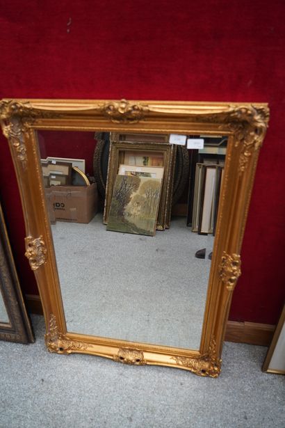 null Miroir biseauté moderne en bois et composition dorée à décor de coquilles et...