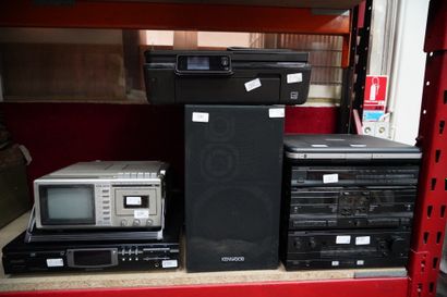 null Lot de Hifi comprenant : un tuner, un lecteur cassette, un ampli, deux enceintes...
