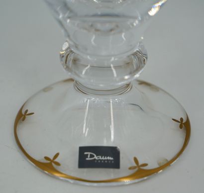 null DAUM - GLASS SET - 水晶，装饰着金色的门楣，上面有花朵装饰。- 游吟诗人模式。- 包括: - 12只香槟酒杯，高度：23厘米。 - 12个水杯，高度：18.9厘米。...