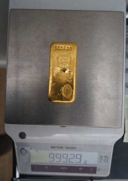 null 
Gold ingot 996.9 thousandths, number 703639, with certificate. Weight: 999.30...