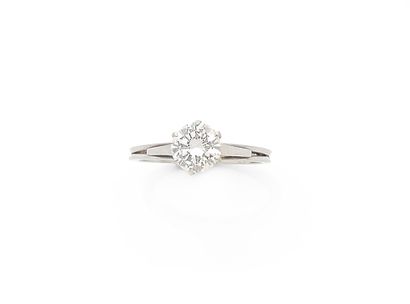 null SOLITARY RING - White gold 18K (750 thousandths), marked with a brilliant-cut...