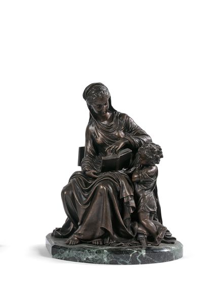 null GRÉGOIRE (XIX) - 读书的女人和祈祷的孩子 - 青铜雕塑，有棕色的铜锈，背面的座位上有签名。- 大理石底座。- 32 x 21 x 18...