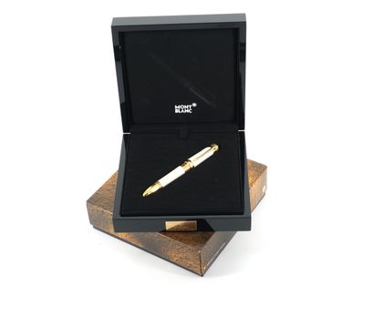 null MONTBLANC MAX VON OPPENHEIM Stylo plume de la collection Mécènes, sorti en 2005...