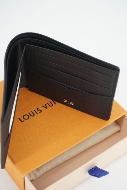 null Louis Vuitton Un porte billet et carte en toile monogram éclipse modèle Slender...