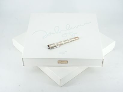 null MONTBLANC JOHN LENNON Stylo plume série limitée, sorti en 2010 à 3000 exemplaires...