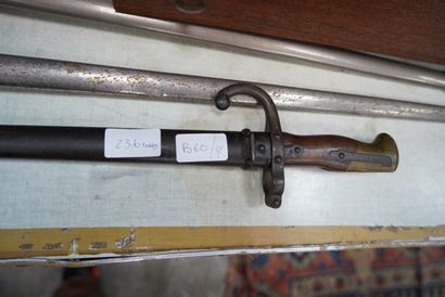 null Deux épées, l'une gravée "MRE d'armes de CHATD avril 1889 officier d'infanterie,...