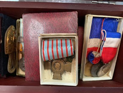 null Important ensemble de médailles et décorations militaires.