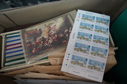 null Important lot de timbres en vrac, timbres neufs, pages de l'album du musée imagnaire...