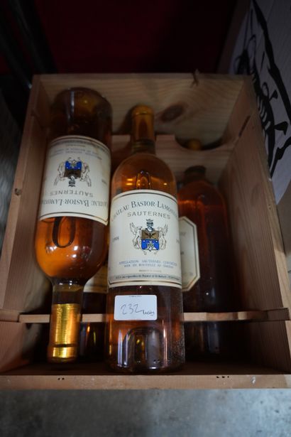 null 5 bouteilles de SAUTERNES, Château BASTOR-LAMONTAGNE, 1998.