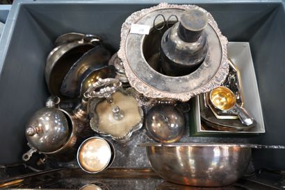 null Lot d'éléments en métal argenté : plateau, plats, sot à glace etc.