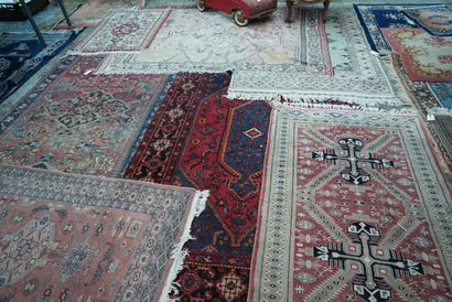 null Ensemble de tapis Iran et divers en laine et laine et soie à décors géométrique...