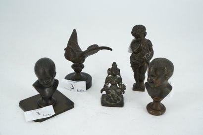 null Réunion de cinq sujets en bronze : deux têtes d'enfant, une fillette, une divinité,...
