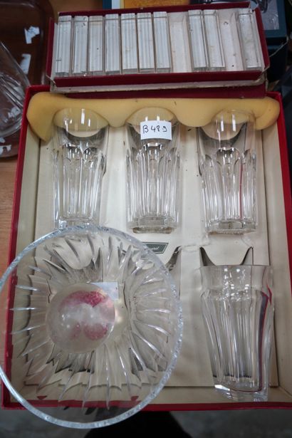 null BACCARAT Suite de trois verres à orangeade en cristal, un petit vase, une coupe,...