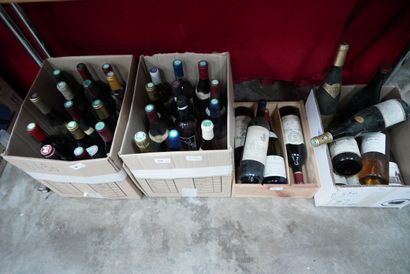null Important lot de bouteilles de vin blanc, rouge, rosé et champagne. Dont Chablis,...