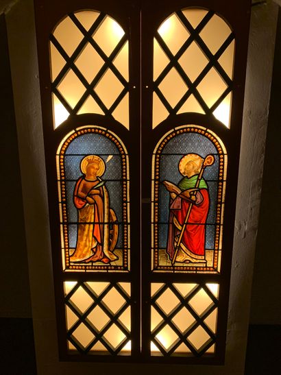 null Paire de vitraux figurant deux Saints, XIXe siècle, garnissant deux portes de...