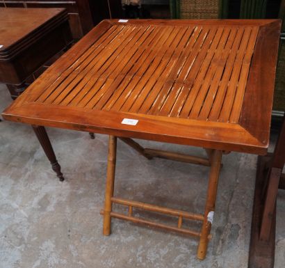 null Table pliante et banc en bambou, paire de transats, table, tabouret, paniers,...