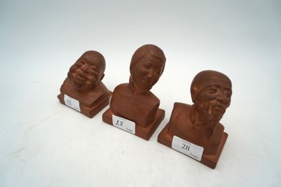 null Gaston HAUCHECORNE (1890-1945) réunion de trois bustes en terre cuite figurant...