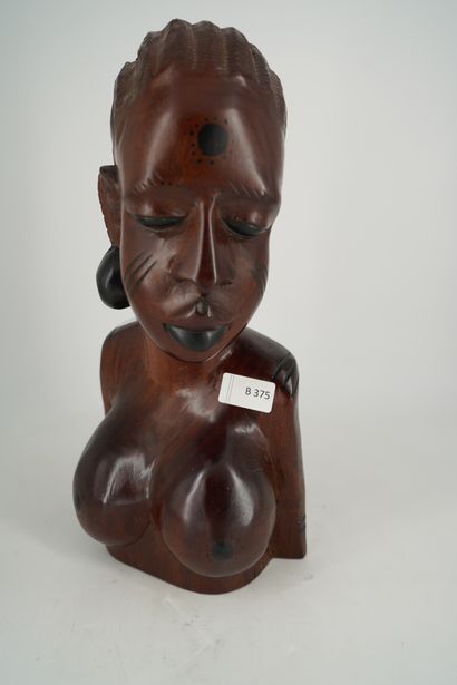 null Buste de femme africaine en bois sculpté.