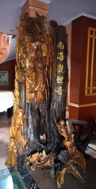 null (ER) Importante sculpture en bois figurant Guan Yin.--Accidents.