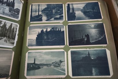 null *Important ensemble de cartes postales anciennes dont 10 albums anciens et un...