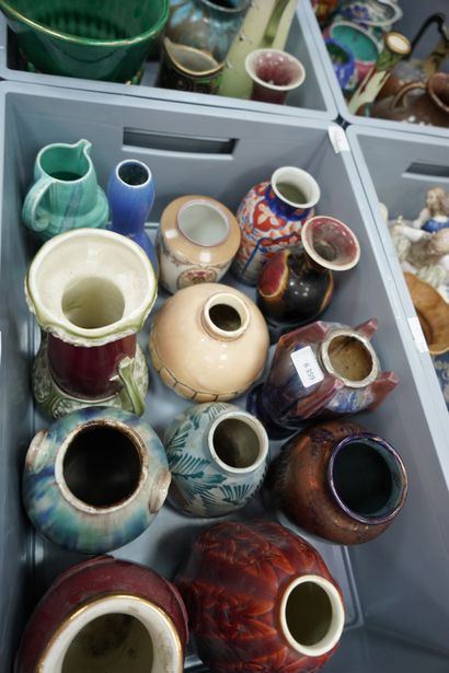 null Lot de vases en céramique, personnages en céramique, petit cache-pot wedgwood,...