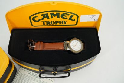 null Réunion de quartre montres bracelet "CAMEL TROPHY", mécanismes à quartz, dans...