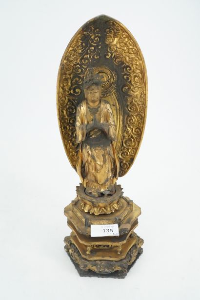 null Bouddha Amida en bois doré, travail japonais dans le goût de la période EDO...