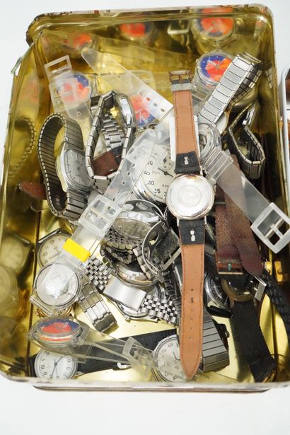 null 
*Lot comprenant des montres bracelets TIMEX, JAZ, MOVADO, KELTON, 2 montres...