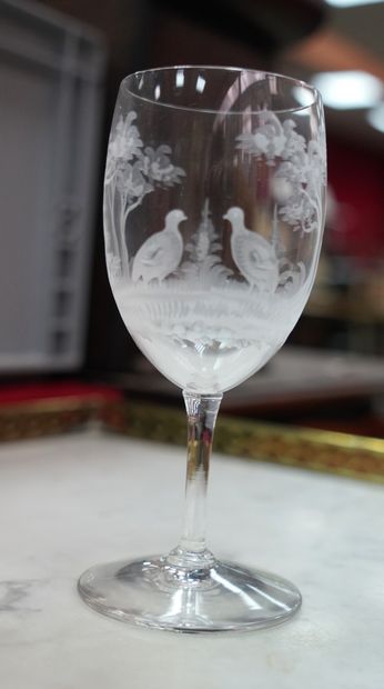 null CRISTALLERIE DE LA LORRAINE - Partie de service de verres en cristal gravé d’un...