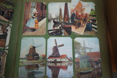 null *Important ensemble de cartes postales anciennes dont 10 albums anciens et un...