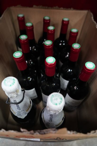 null Chateau Hauts Murasses, Bordeaux, 2018, 12 bouteilles. On joint deux bouteilles...