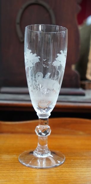 null CRISTALLERIE DE LA LORRAINE

Partie de service de verres en cristal gravé d’un...