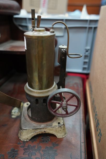 null Petite machine à vapeur miniature, manques et accidents.