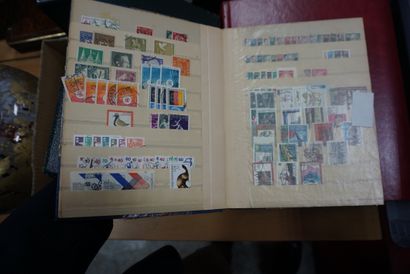 null 6 albums de timbres comprenant Allemagne, Pologne, Cuba, Nicaragua, France,...