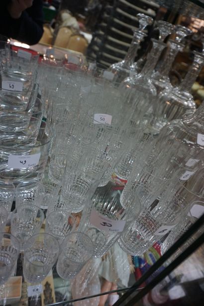 null Baccarat, Partie de service de verres comprenant 21 gobelets à eau et 11 verres...