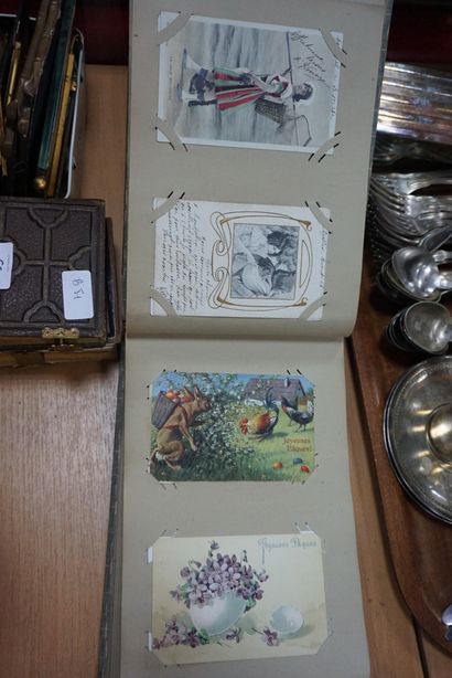 null Collection de cartes postales dans 2 albums et en vrac (régions françaises Auvergne,...