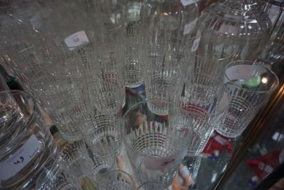null Baccarat, Partie de service de verres comprenant 21 gobelets à eau et 11 verres...