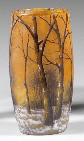 DAUM Vase gobelet à corps cylindrique et col droit. Épreuve en verre marmoréen jaune...