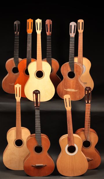 null Réunion de 10 guitares à terminer (pour luthier).