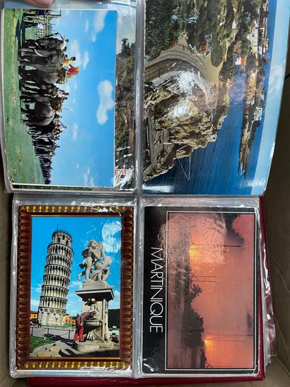 null Réunion de cartes postales dans différents albums, de pièces diverses et billets...