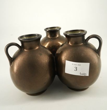 null GREBER, trois petits vases associés à anse en céramique émaillée marron, hauteur...