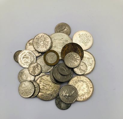 null Réunion de pièces en argent : 50 francs, 10 francs, 100 francs. Poids : 119,8...