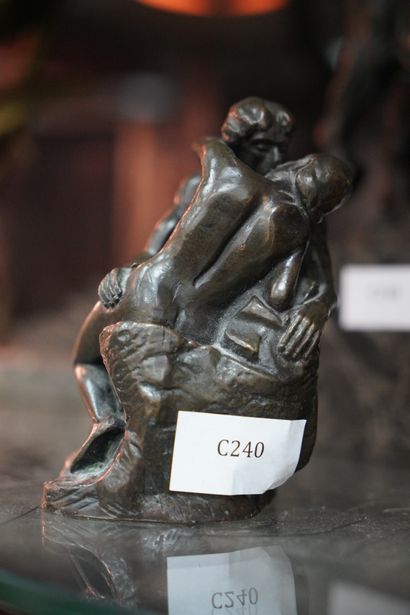 null D'après RODIN, Le Baiser, bronze. H : 12,5 cm.