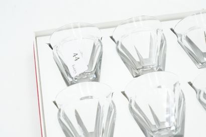 null BACCARAT six verres à liqueur modèle Harcourt en cristal taillé à pans, H :...