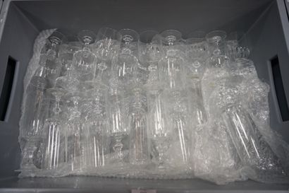 null Lot de verres dépareillés en cristal taillé.