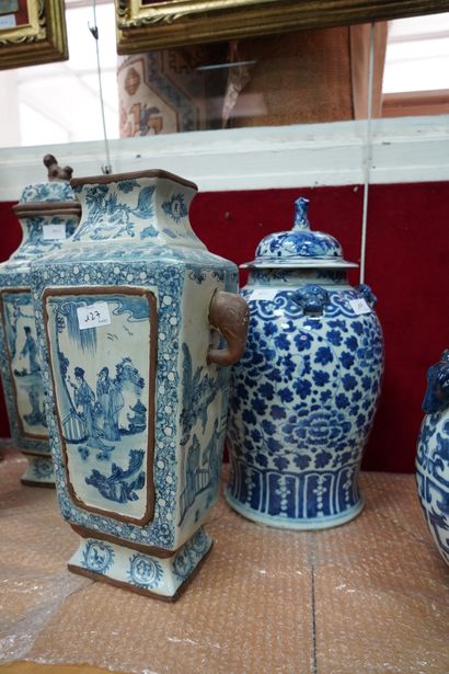 null Ensemble de vases en porcelaine asiatique, vase gourde à décor polychrome, vase...