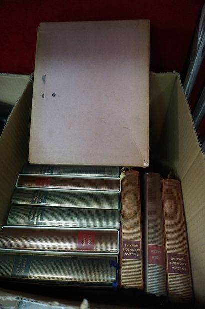 null Ensemble d'environ 26 volumes de la collection la Pléiade dont BALZAC, MARIVAUX,...