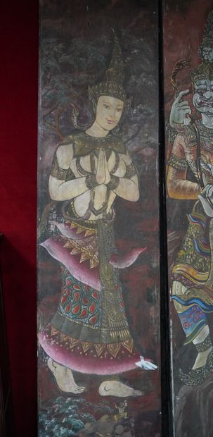 null Huit panneaux à décor peint de divinité asiatique.